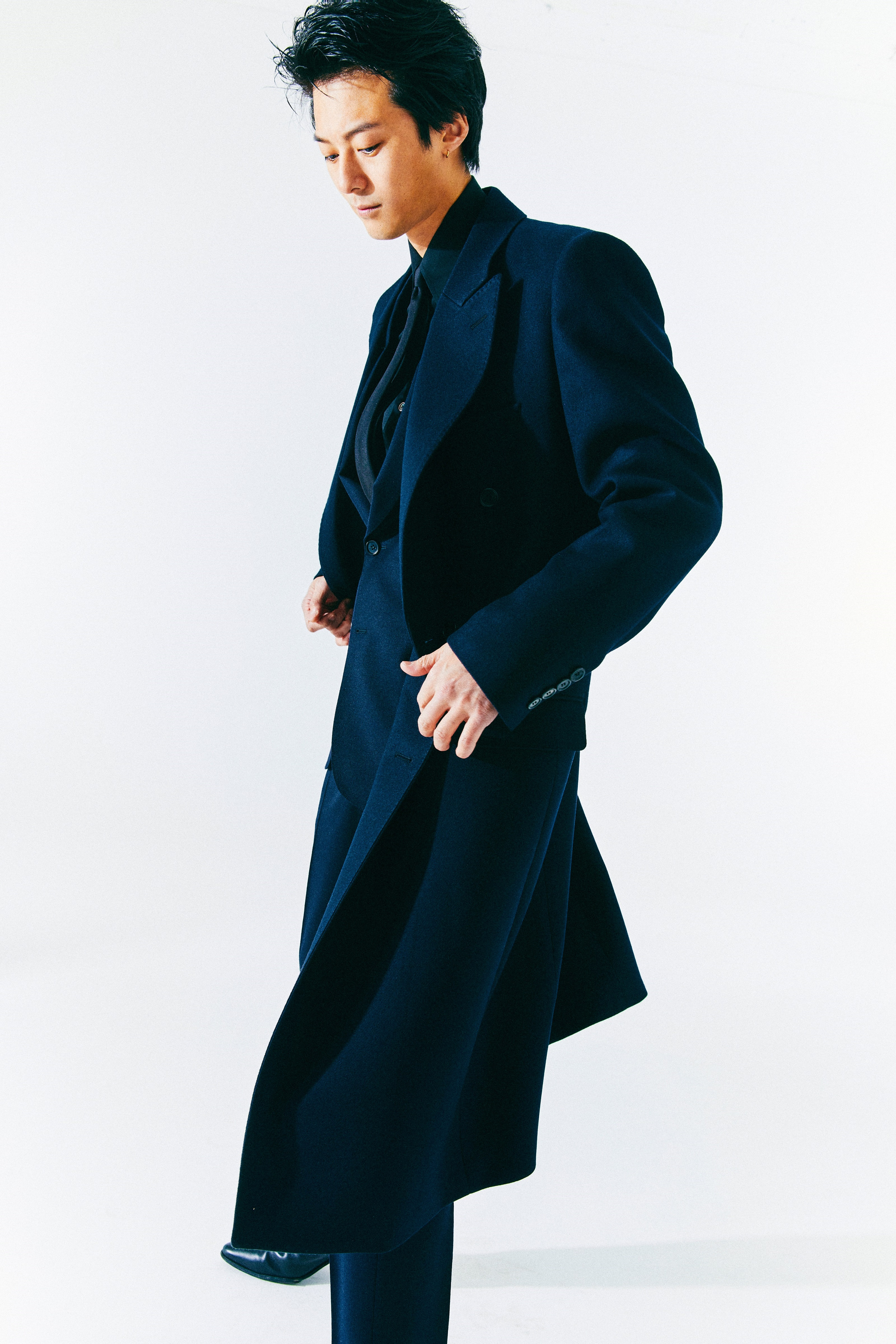 CIRCUSFALSE : DOUBLE-BREASTED CLASSIC COAT (NAVY WOOL)